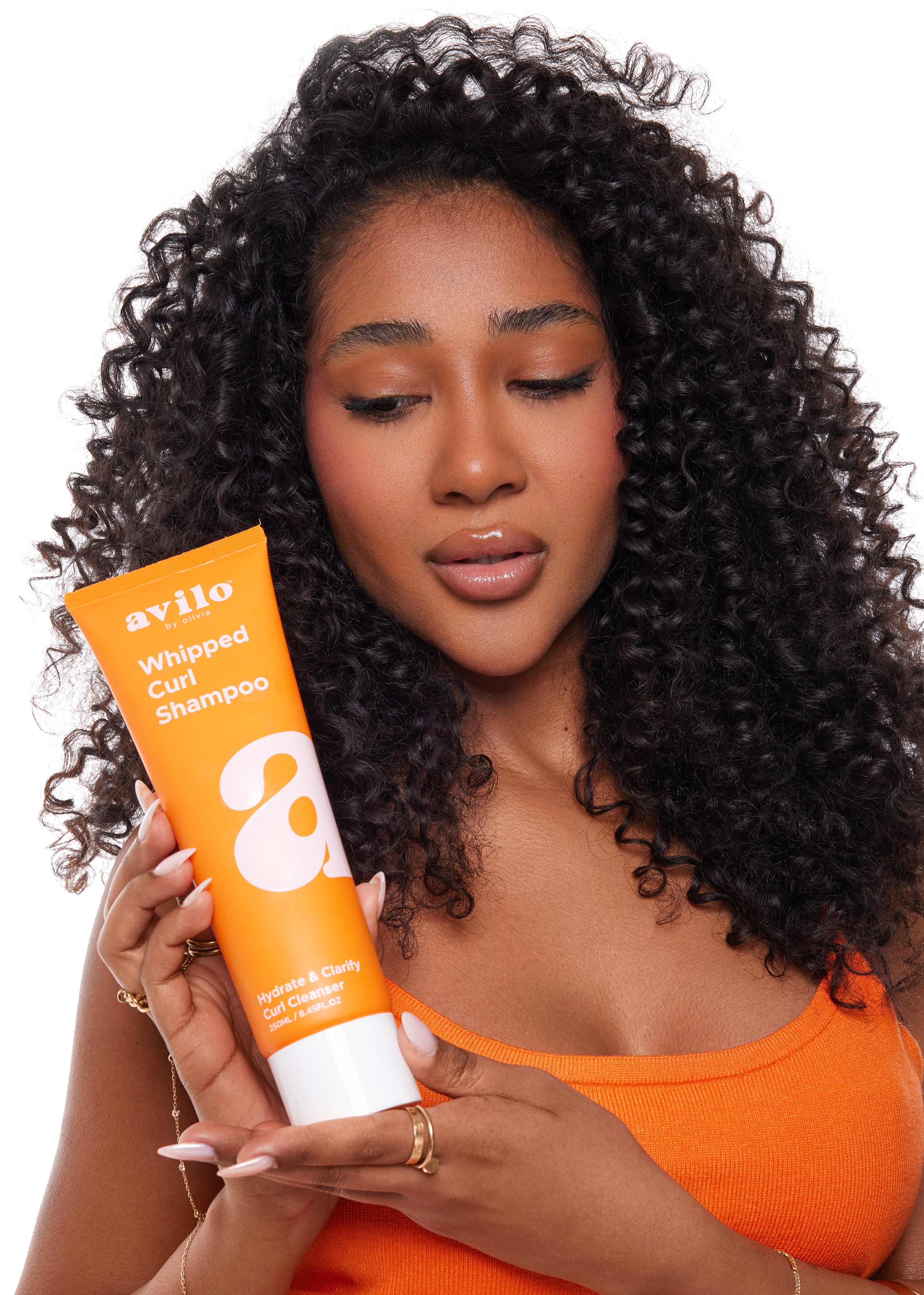 Avilo shampoo product lifestyle photo